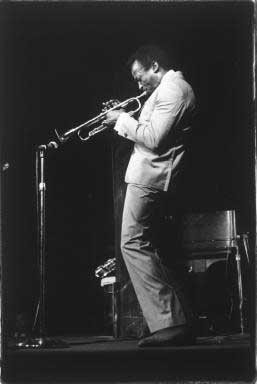 Miles Davis   der Buhne 1962    - copyright Lisl Steiner