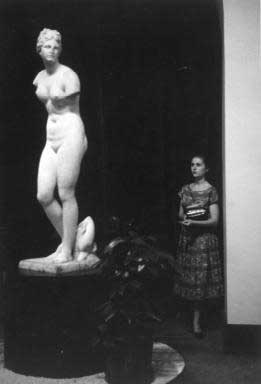 Statue of Venus in Metropolitan Museum 1967    - copyright Lisl Steiner